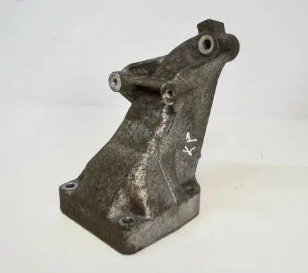 Mercedes-Benz CLC CL203 Engine mounting bracket A6112230704
