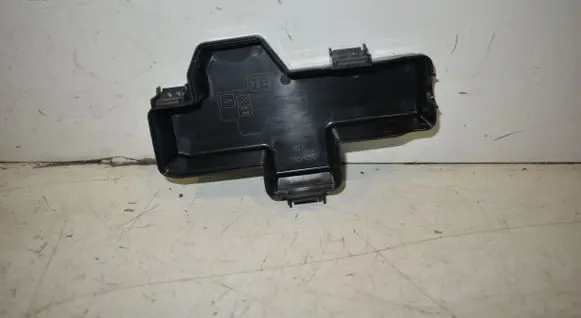 Toyota RAV 4 (XA50) Fuse box cover 8266242720