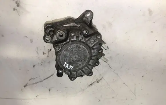Volkswagen PASSAT B6 Vacuum pump 03G145209C