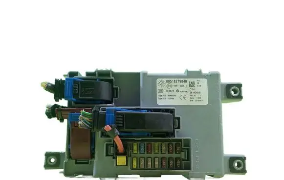 Fiat 500 Fuse box set 28143018 BEZPIECZNIKOW
