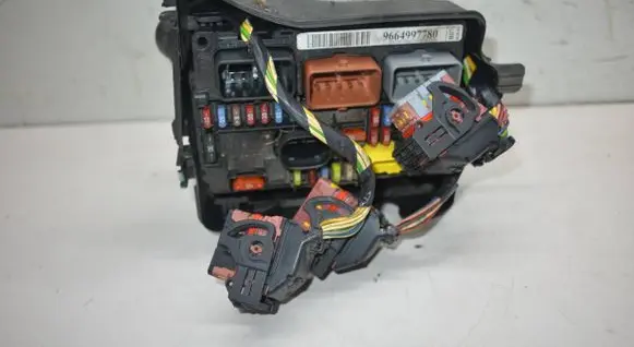 Citroen C3 Picasso Fuse module 9664997780