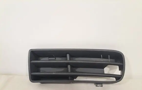 Volkswagen Golf IV Front bumper lower grill 1J0853665B