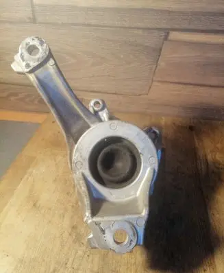 Honda Civic Engine mount bracket