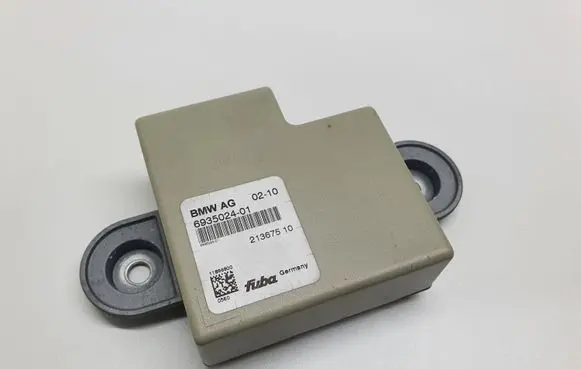 BMW 5 E60 E61 Antenna control unit 6935024 693502401