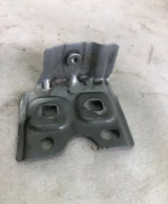 Mercedes-Benz GLA H247 Fender mounting bracket A1778802200