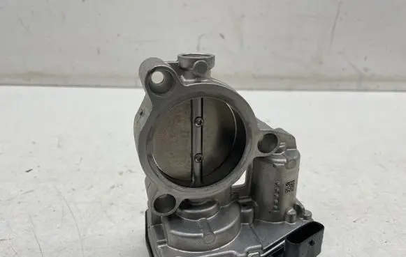 BMW 1 F20 F21 Throttle valve 7618838