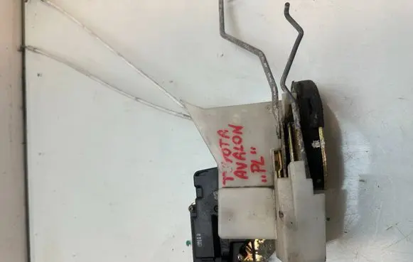 Toyota Avalon XX20 Front door lock 76546354