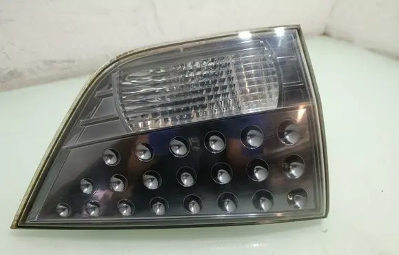 Mitsubishi Outlander Tailgate rear/tail lights