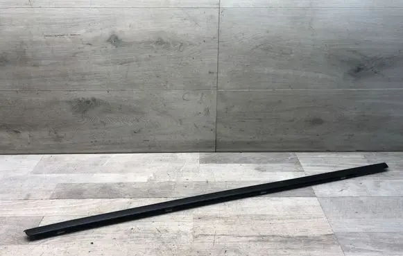 Mercedes-Benz E W211 Door glass trim 
