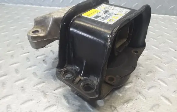 Citroen DS4 Engine mount bracket 9682026780