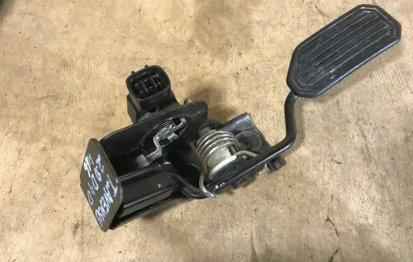 Toyota Avensis T250 Accelerator throttle pedal 8928152011 1983003031