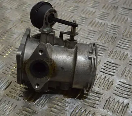 Volkswagen Touareg I EGR valve