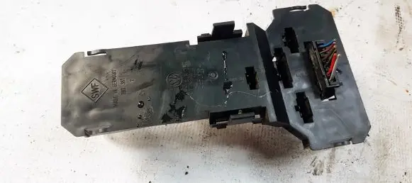 Volkswagen PASSAT B5 Tail light bulb cover holder 3B9945257