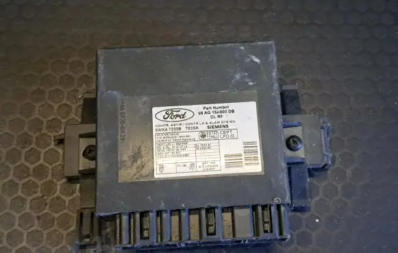 Ford Focus Comfort/convenience module 98AG15K600DB 5WK47230B