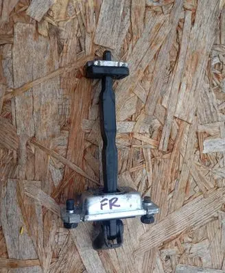 Hyundai i30 Front door check strap stopper