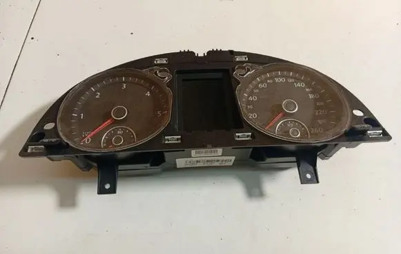 Volkswagen PASSAT B7 Speedometer (instrument cluster) 3AA920870P