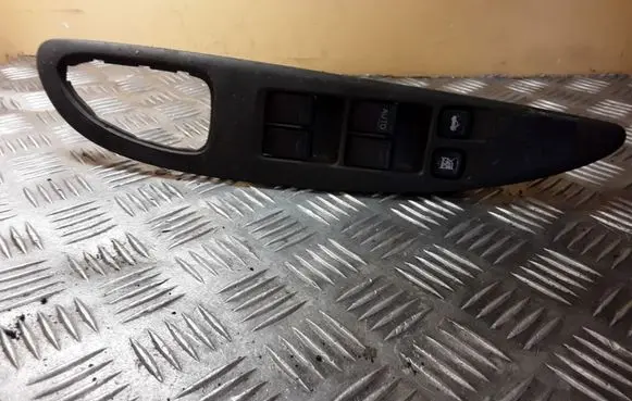 Nissan Primera Electric window control switch 25401AV640 80961AV860