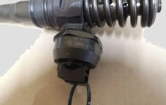 Volkswagen Polo Fuel injector 045130073T