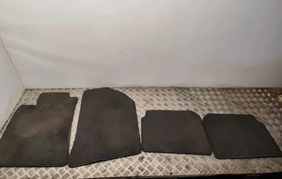 Toyota Avensis T250 Car floor mat set 