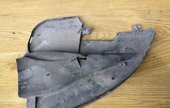 Volvo V70 Front bumper skid plate/under tray 9190498