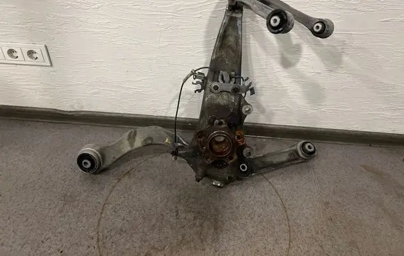 BMW 7 G11 G12 Front wheel hub spindle knuckle 6861191 6861173