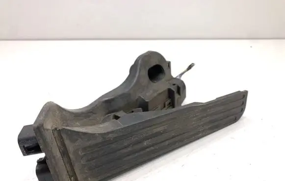 Volkswagen PASSAT B7 Accelerator throttle pedal 1K1723503AP