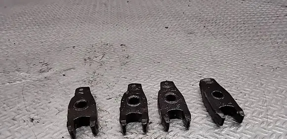 Suzuki Grand Vitara I Fuel Injector clamp holder 