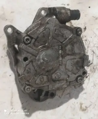 Volkswagen PASSAT B7 Vacuum pump 03L145100F