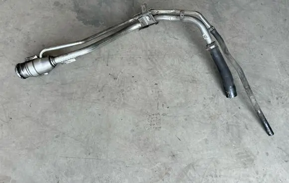 Volvo V40 Fuel tank filler neck pipe 31432333