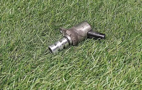 Volkswagen Jetta VI Camshaft vanos timing valve 06E115243G