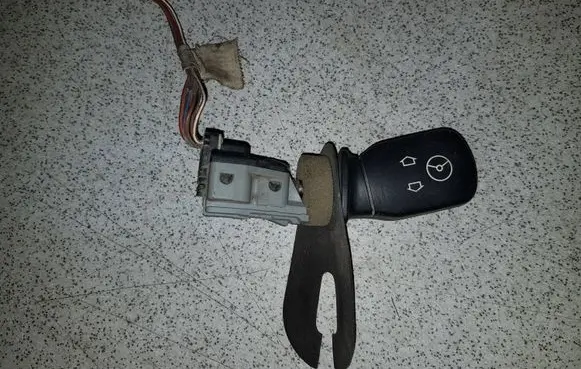BMW 7 E38 Steering wheel adjustment switch 8352849