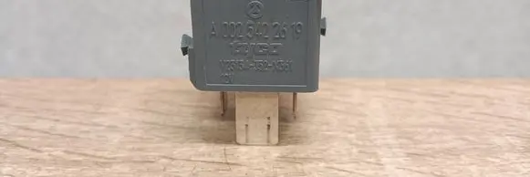 Mercedes-Benz C W204 Other relay A0025422619 V23134J52X3361
