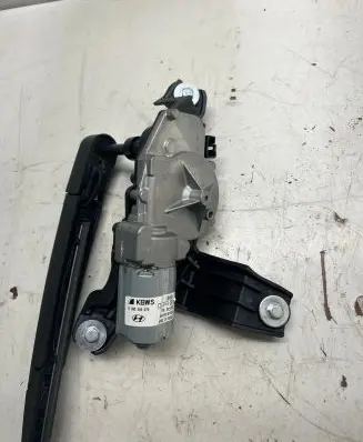 Hyundai Santa Fe Rear window wiper motor 0390205075