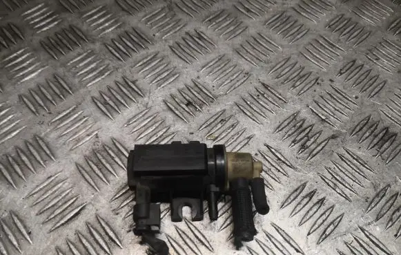 Mercedes-Benz E A207 Turbo solenoid valve 0091533128 A0091533128