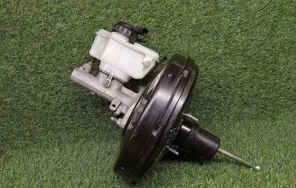 Volkswagen Jetta VI Brake booster 1K1614105FB 2043VZ16346J