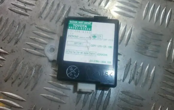 Lexus IS 200-300 Door control unit/module 8974153020 1513006162