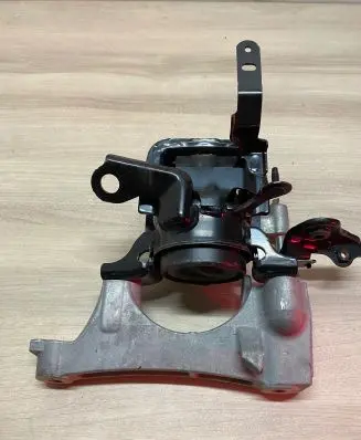 Toyota RAV 4 (XA50) Engine mount bracket