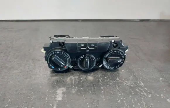 Skoda Octavia Mk2 (1Z) Climate control/heater control trim 1Z0820047
