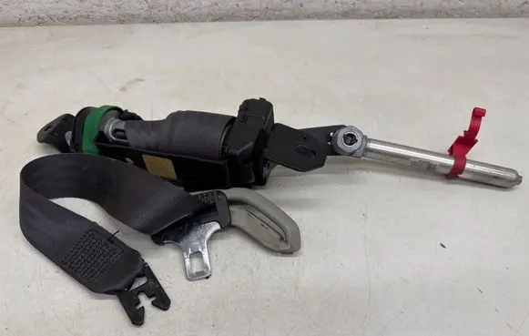 Volvo XC70 Front seatbelt 8626240