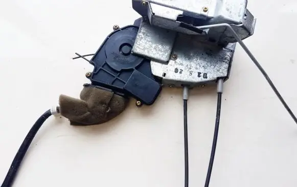 Subaru Legacy Front door lock