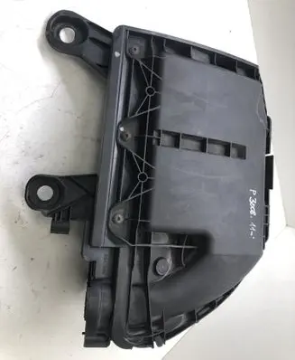 Peugeot 3008 I Air filter box 9673061080