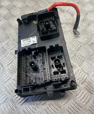 Opel Insignia A Fuse module 13275882
