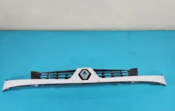 Renault Kangoo I Front bumper upper radiator grill 8200331208 IMPRK1380565