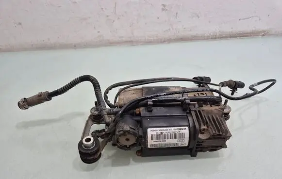Audi Q7 4L Air suspension compressor/pump 7L8616006E