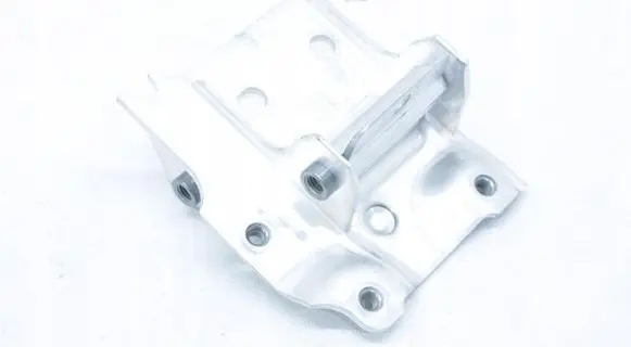 BMW 5 F10 F11 Radiator mount bracket 7186513