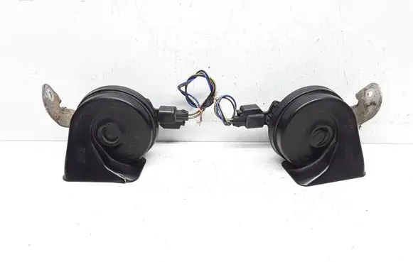 Volvo V40 Horn signal 31283384 31283383