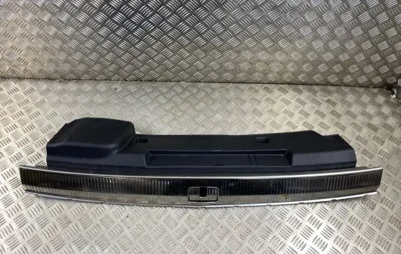 Trunk/boot sill cover protection