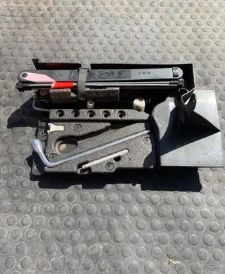 Mercedes-Benz C W203 Tool set 