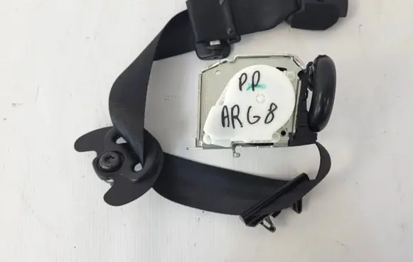 Alfa Romeo Giulia Front seatbelt