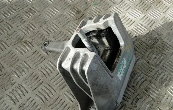 Hyundai Kona I Engine mount vacuum valve 21810J9100